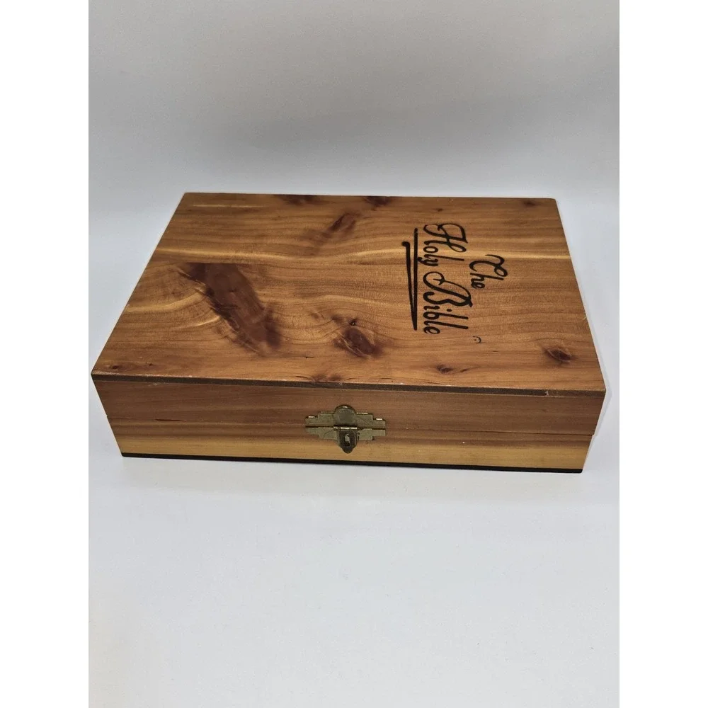 Memorial Edition‎ Holy Bible Union Made Wooden Box UAW Local 274